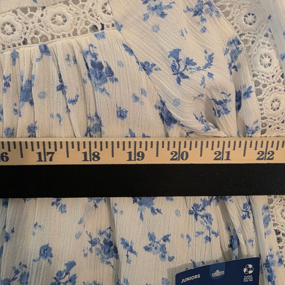 Arizona Jean Co Blue Floral Lace Trim Tie Front Crop Top Bell Sleeve Small NWT - Picture 2 of 7
